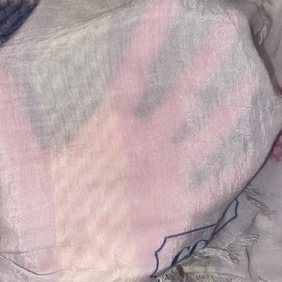 Light coach shawl/scarf - Picture 3 of 3